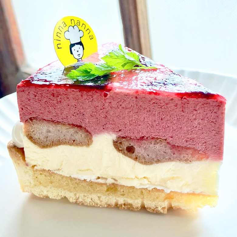 カシスとバニラムースのタルト