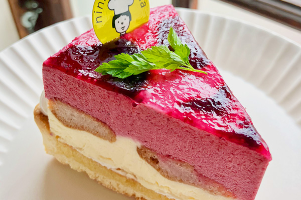 カシスとバニラムースのタルト